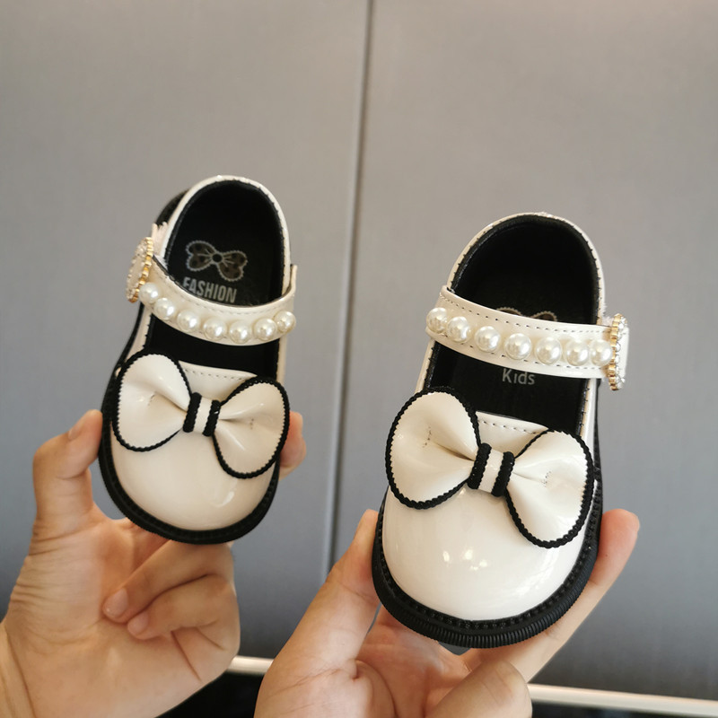 Autumn 2022 Baby Leather Shoes Pearl Toddler Shoes Soft Bottom Square Mouth Shoes Girls Princess Shoes 0-3 Years Old Shoes