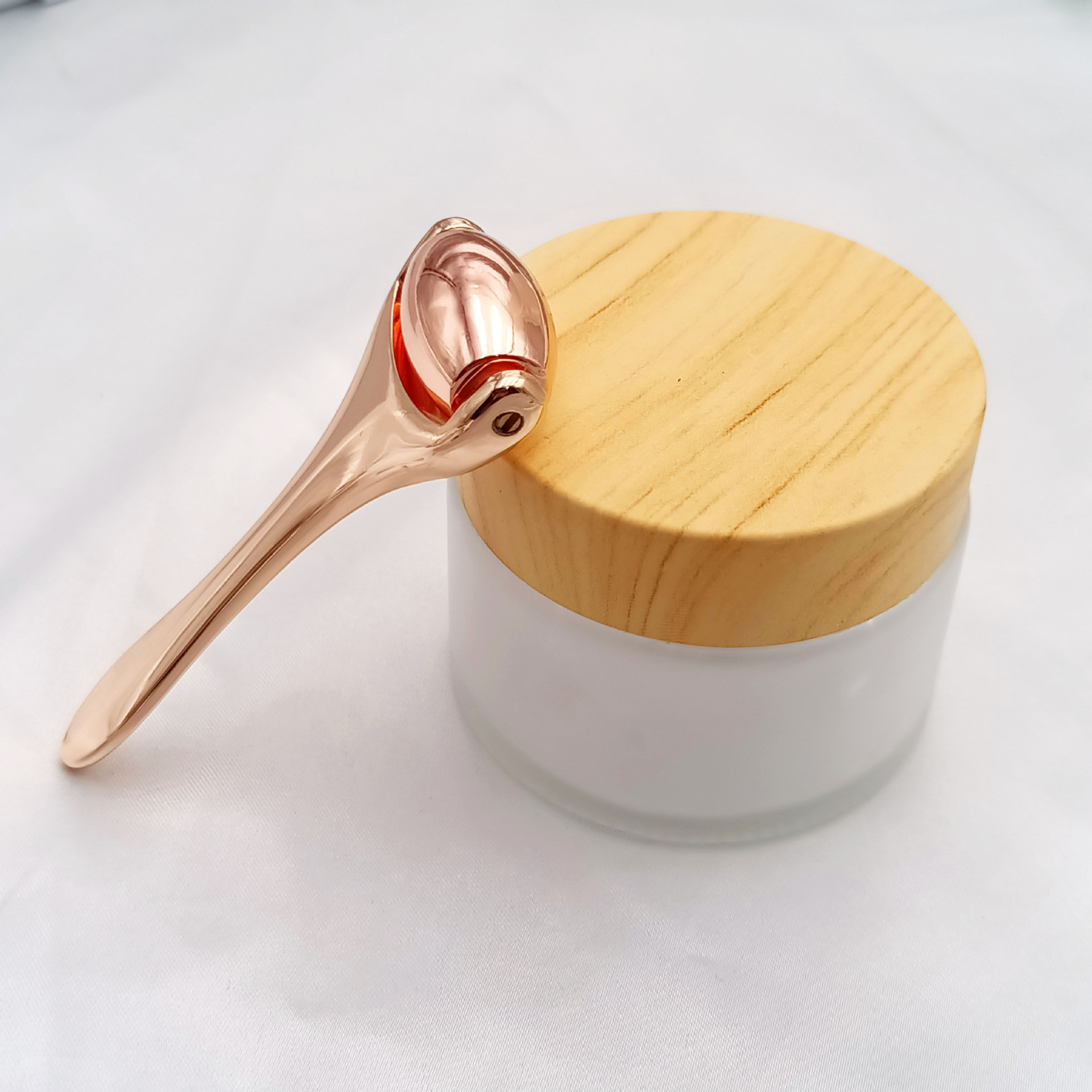 Metal roller beauty eye cream massage stick essence introduction stick manual eye lifting firming eye cream stick