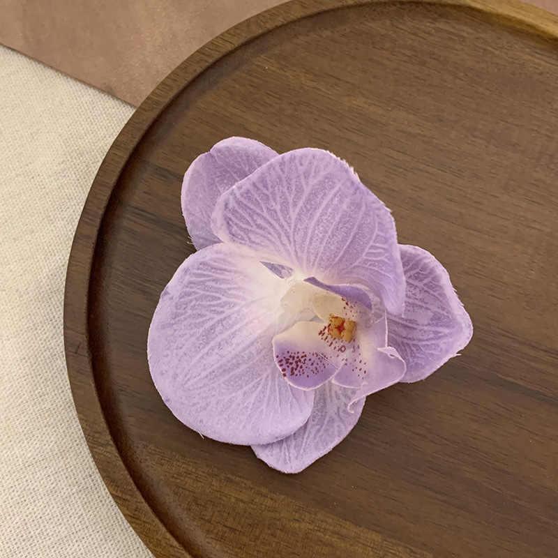 Wearing flower phalaenopsis side clip hairpin in this world, atmosphere feeling, photo, hair clip, seaside holiday hair accessories, headdress_voghion.com