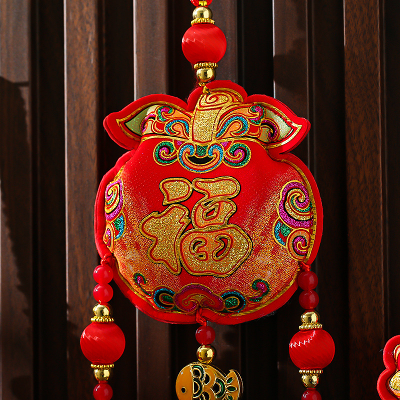 New Year decoration decoration supplies small pendant Dragon Spring Festival New Year hanging string fish version entrance door small Bell ornaments