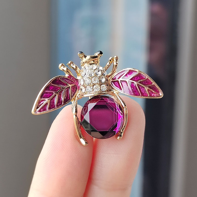 Zircon Diamond Pearl corsage cartoon cute bee brooch alloy dripping oil women's clothing pin accessories wholesale