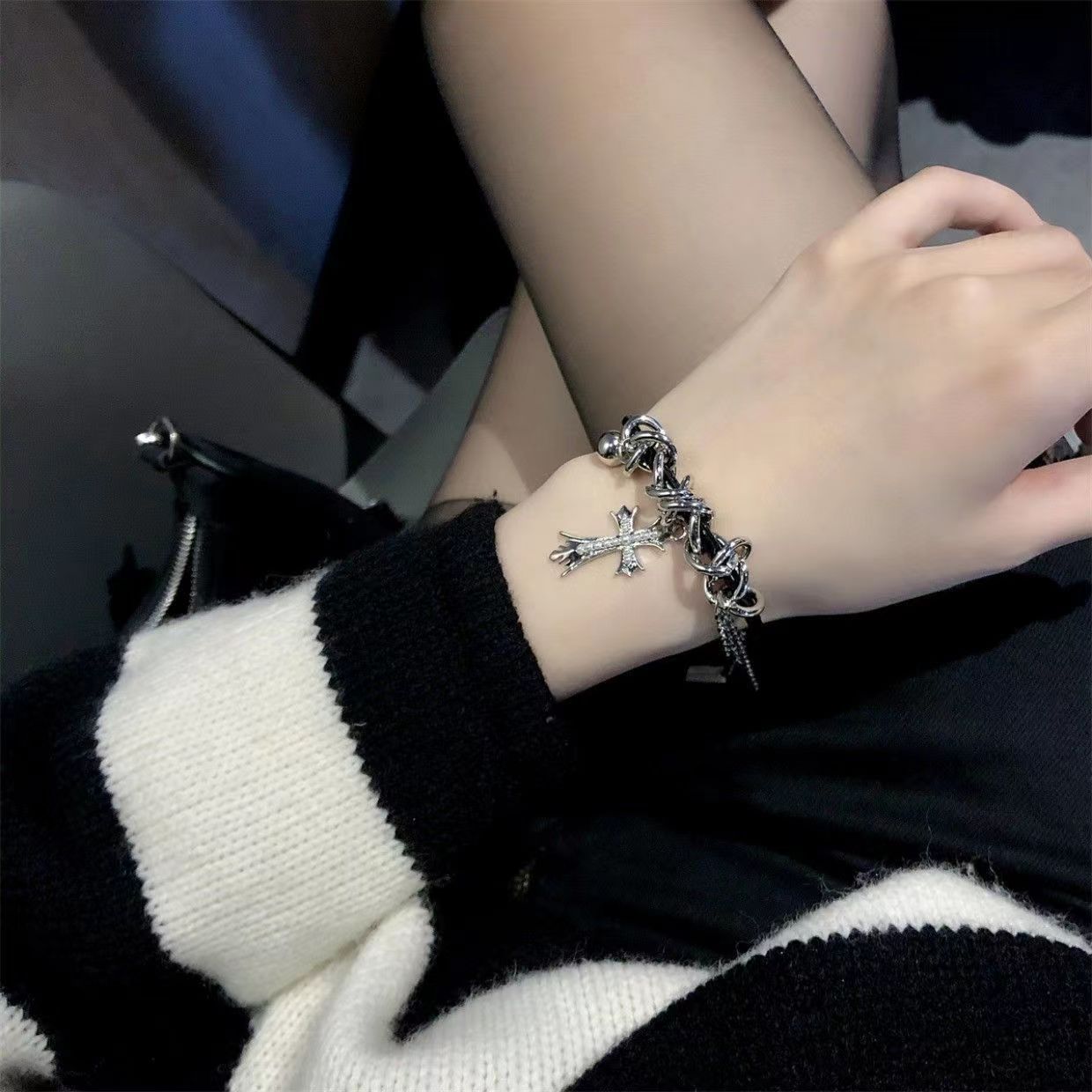 纏繞十字架手鍊女輕奢小眾高級感手環超酷總行冷淡風手繩百搭飾品