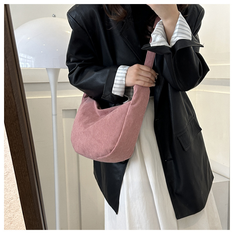 Solid color simple large capacity 2023 autumn and winter New Korean style simple shoulder messenger bag mother bag dumpling bag fashion_voghion.com