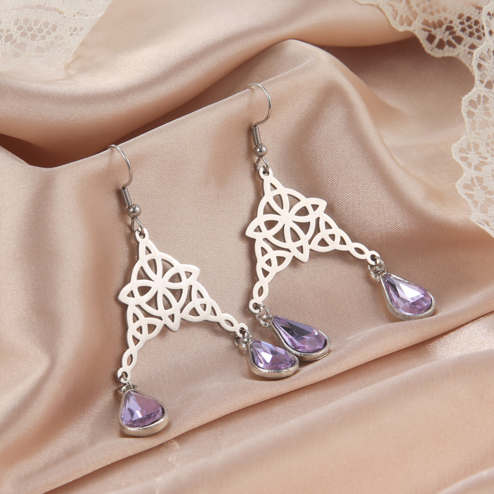 Titanium steel ear hook hollow double knot four leaf small round pendant manufacturer direct sales of stainless steel women's earrings