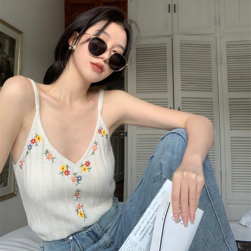 Summer new retro floral embroidered knitted camisole women's hot girl design chic sexy sleeveless top