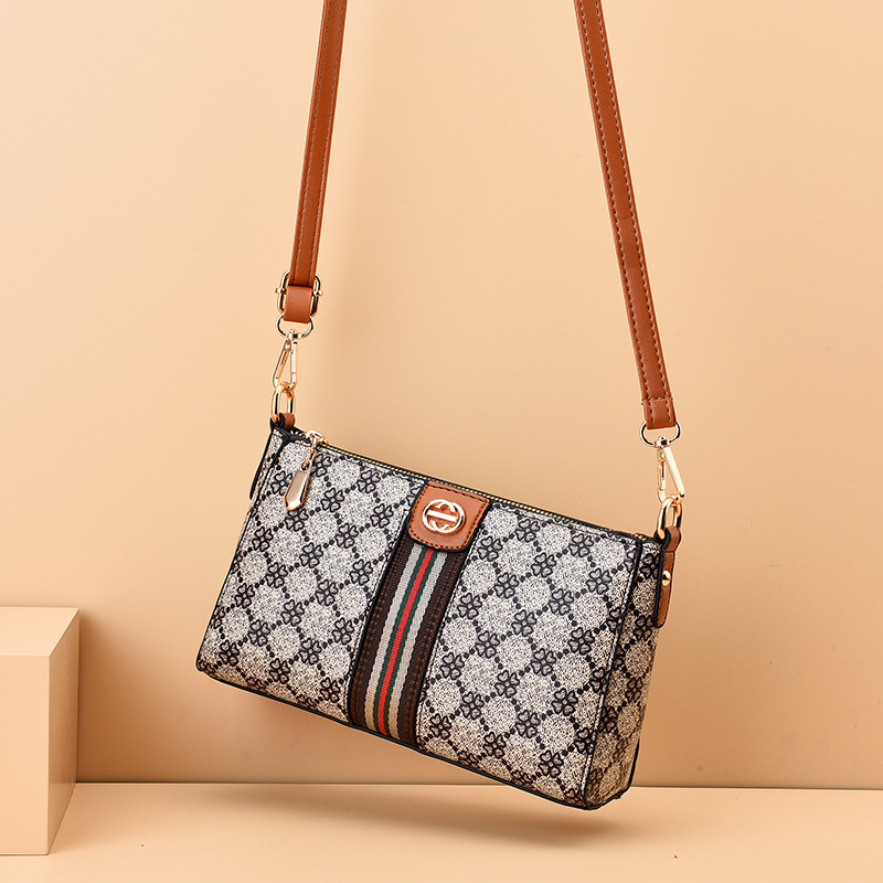 Women's bag 2022 summer middle-aged women's bag Korean style simple casual mom bag horizontal square shoulder messenger bag fashion