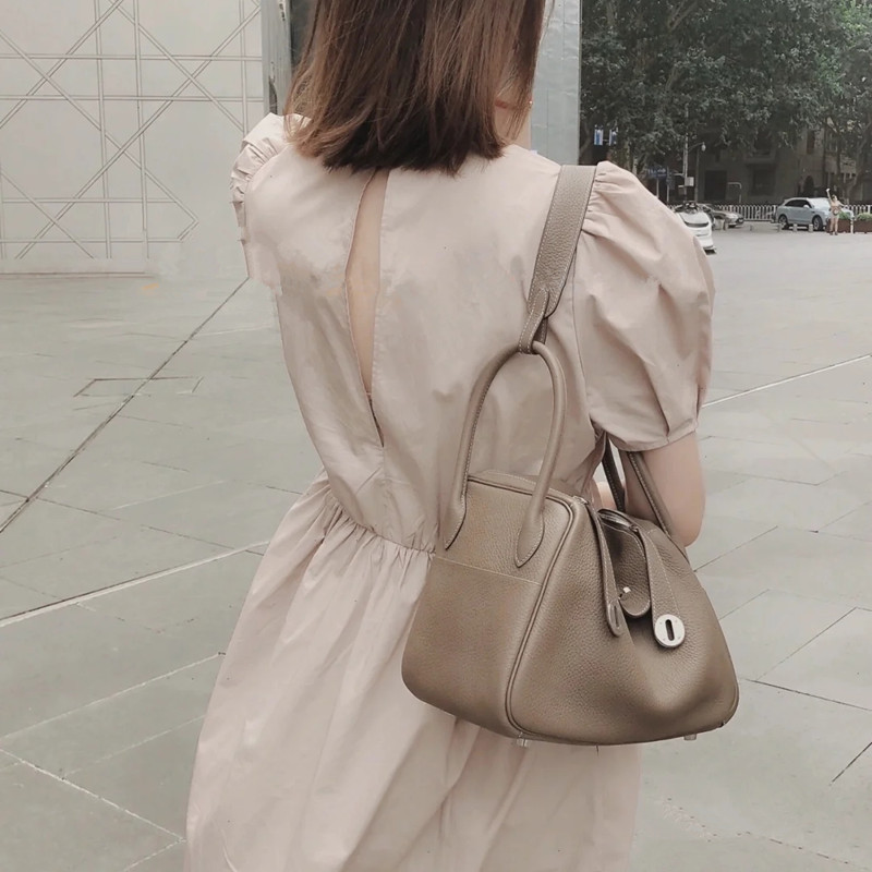 2022新款頭層醫生包荔枝紋琳迪包女單肩手提包藥箱包牛皮枕頭女包
