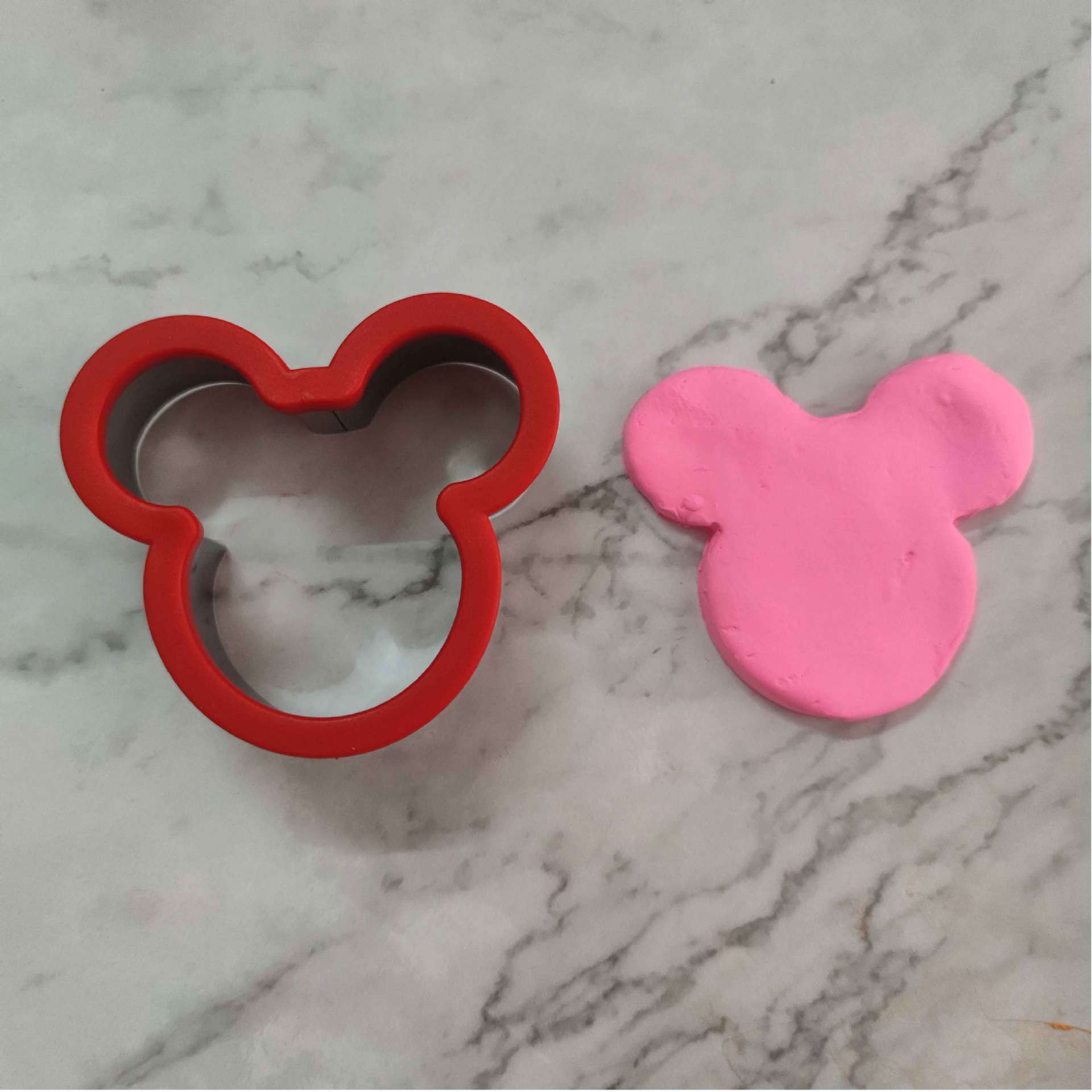 Spot Kitchen Tools Hand Sandwich Cutting Mold Star Mickey Dinosaur Love Mold