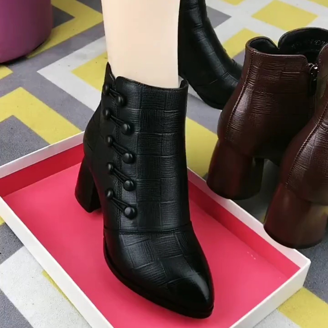 Botas cortas zapatos de mujer 2022 Otoño e Invierno Nuevo estilo coreano en relieve botas Martin de doble botonadura Botas de mujer con cremallera lateral en punta de media pantorrilla botas de mujer