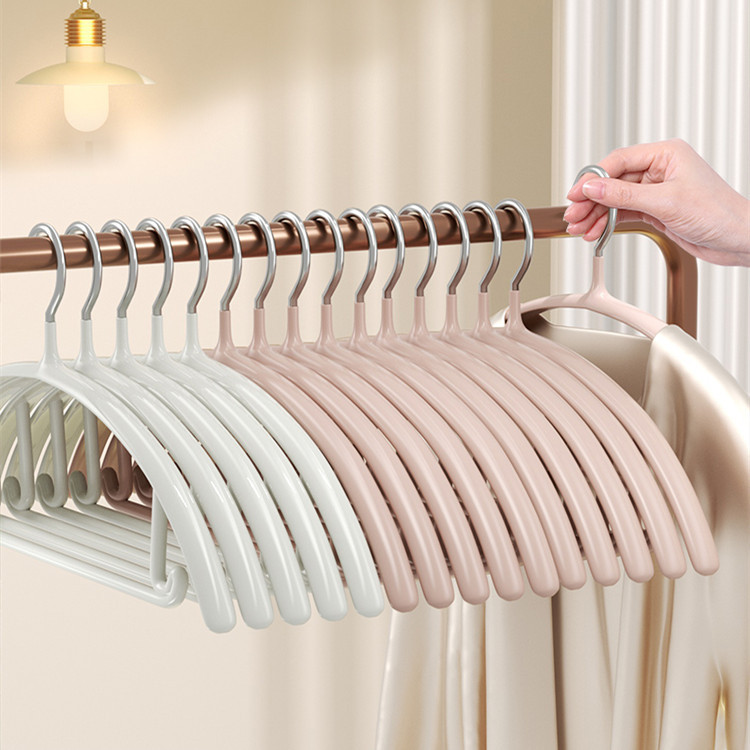 Factory direct semicircle wide shoulder dip plastic hangers metal seamless non-slip thickened adult clothing hangers wholesale