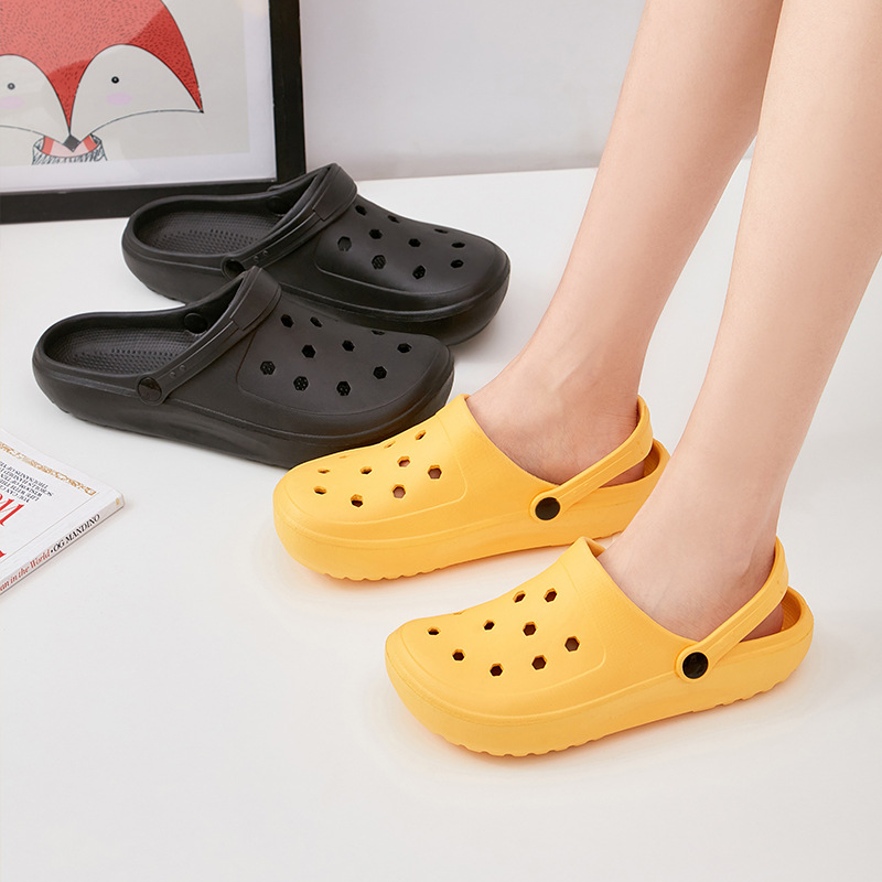 Hole shoes for girls Summer popular fashion new outdoor wear soft bottom beach closed toe sandals half slippers for men and women