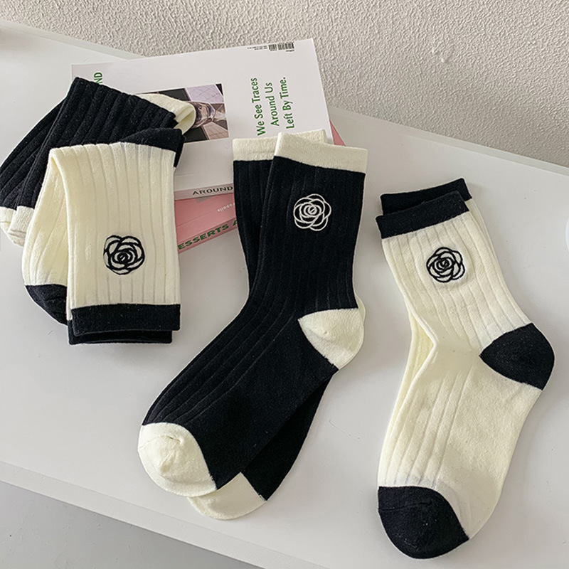 襪子女四季款山茶花中筒襪刺繡黑白學院風長筒堆堆襪諸暨一件代發