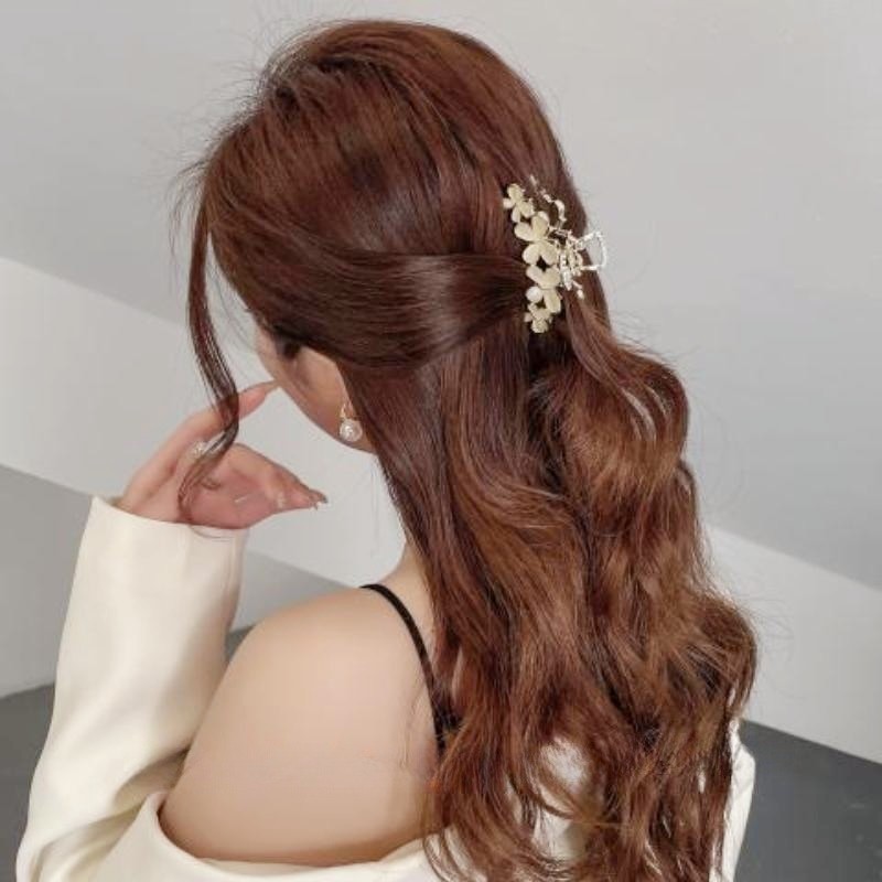 Νέο γυναικείο κλιπ υψηλής αίσθησης 2023 Καλοκαιρινό γατίσιο μάτι πεταλούδα κεφαλιού καρχαρία Κλιπ μαλλιών με κλιπ κεφαλής_voghion.com