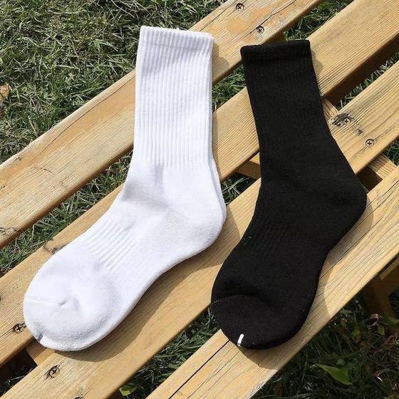 Summer solid color Joker black and white men's and women's sports high stockings simple cotton soft men's socks Zhuji socks wholesale