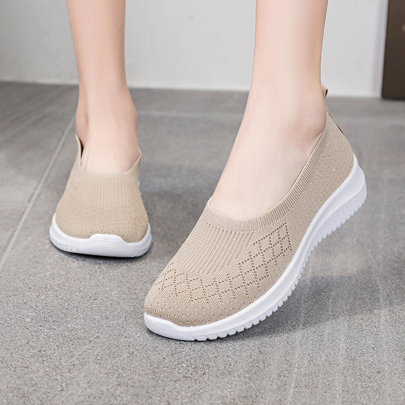 Old Beijing cloth shoes women's slip-on shoes for middle-aged and elderly mothers low-cut breathable women's cloth shoes plus size shoes for women