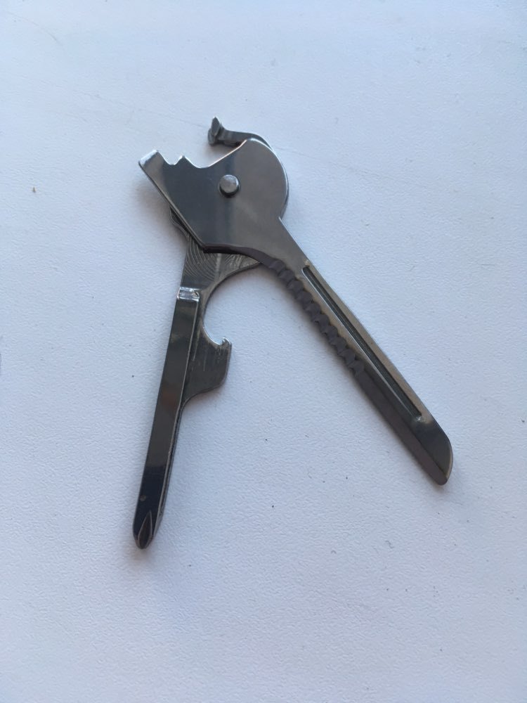 Outdoor Multi-functional keychain 6-in-1 Folding mini knife Swiss multi-functional tool portable screwdriver