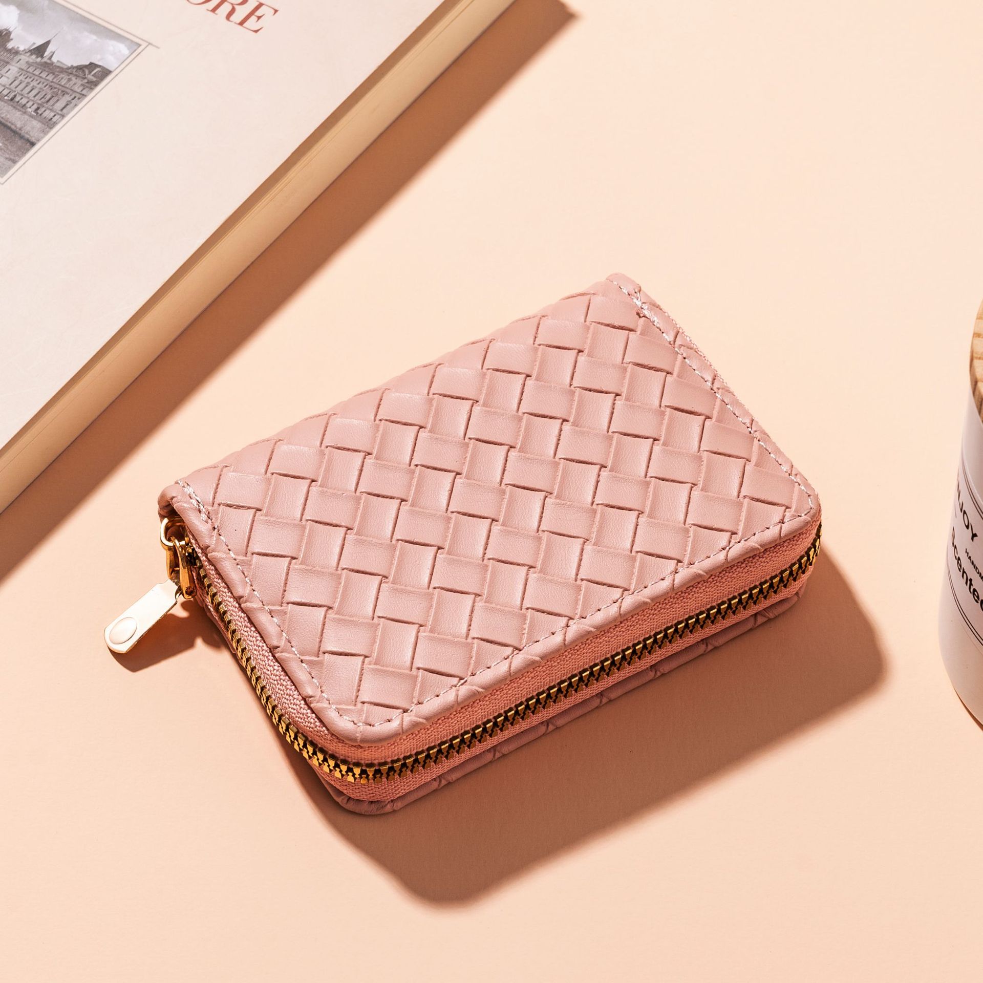 Woven pattern pink