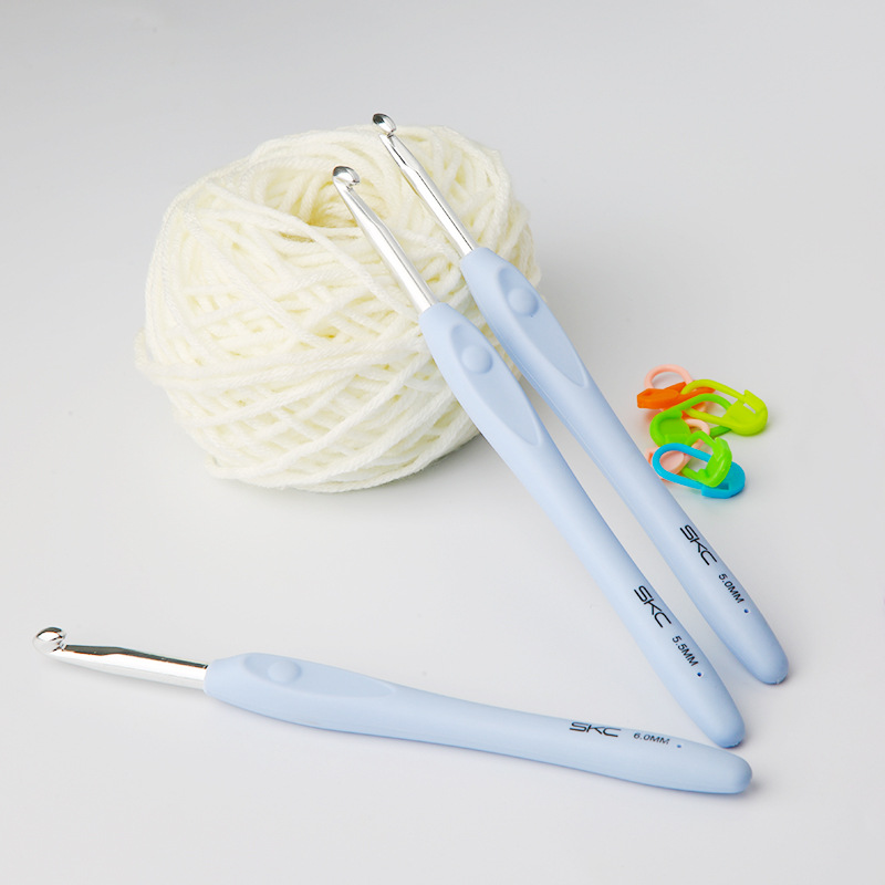 SKC color sweater needle tools crochet wholesale TPR soft handle aluminum crochet rubber handle crochet hand braid material