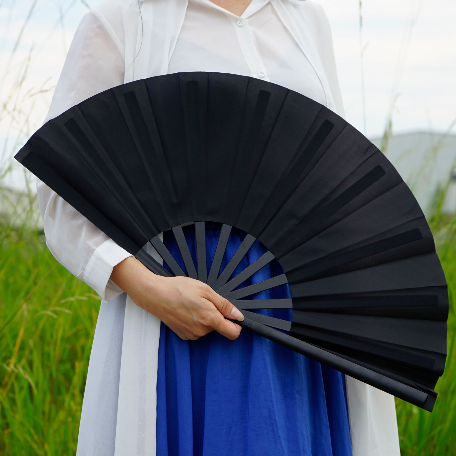 One foot 33cm black and white red ring fan pure black kung fu fan opening and closing smooth cross-border antique folding fan