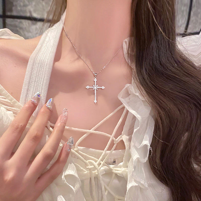 Full diamond star cross necklace cold style sweet cool zircon flash diamond pendant 2023 New Fashion necklace style