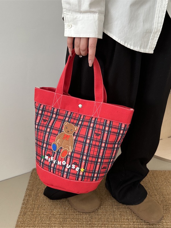 Casual simple portable canvas bag winter New versatile cartoon bear large capacity western style personalized commuter bag fashion