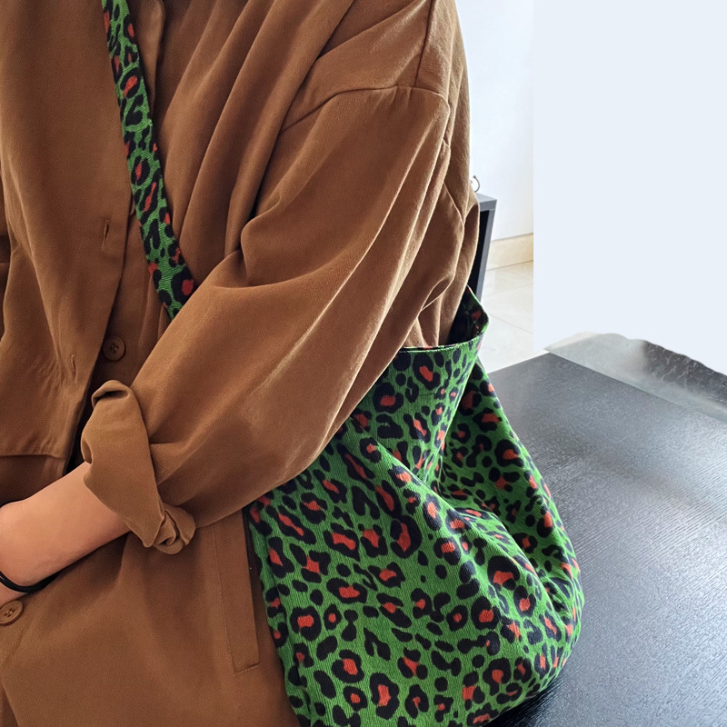 Korean ins Super Hot Green Leopard Canvas Bag Star Style Corduroy Printed Large Capacity Shoulder Crossbody Bag