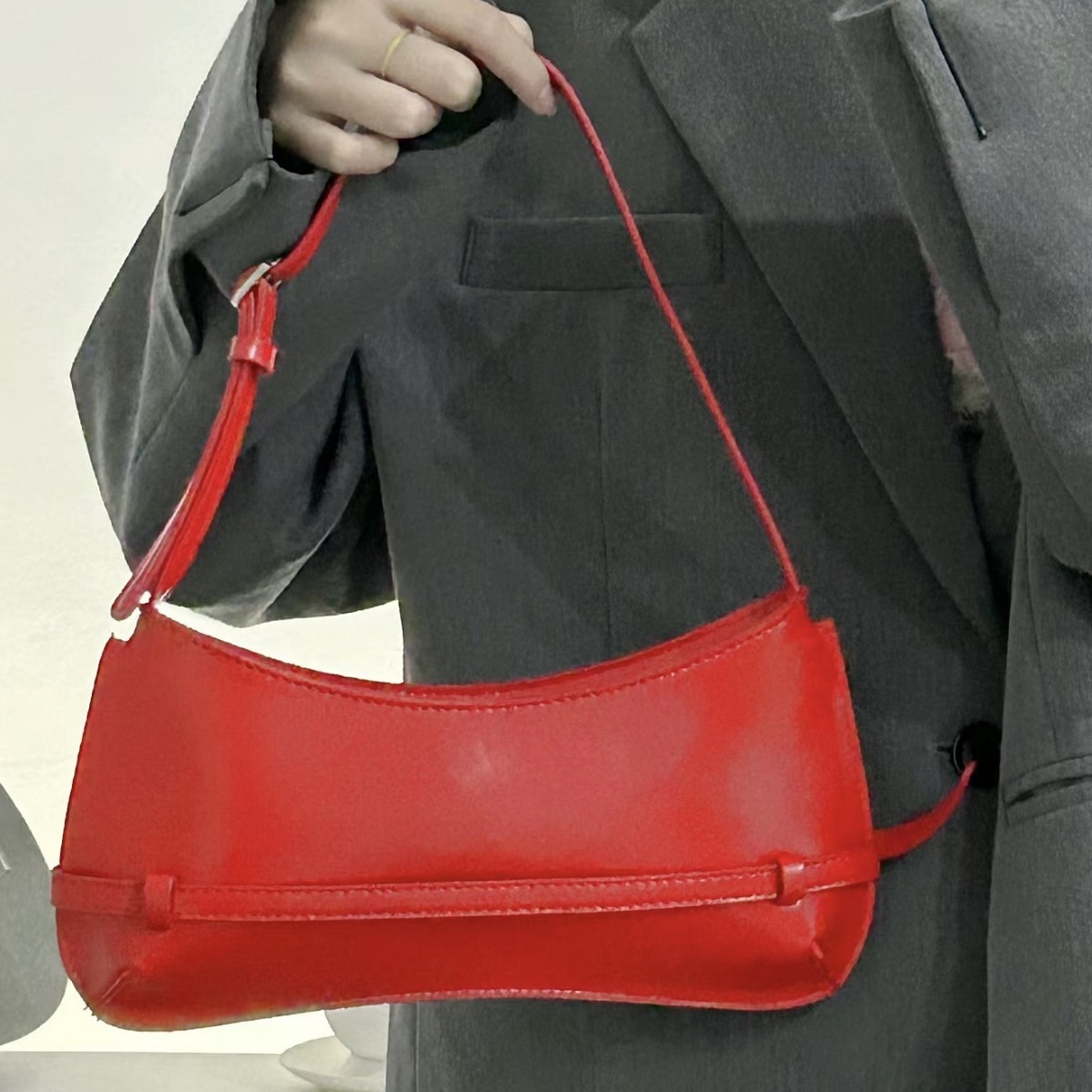 French Niche Bag 2024 New Fashion Shoulder Bag Retro Baguette Bag High-end Armpit Bag Red Wedding Bag