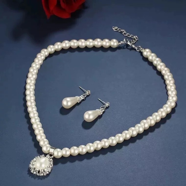 Wish欧米の新しい真珠のイヤリングのネックレスの2つのセットの水滴はダイヤモンドの花嫁のセットのファッションのファッションのファッションの人のアクセサリの女性を入れます。|undefined
