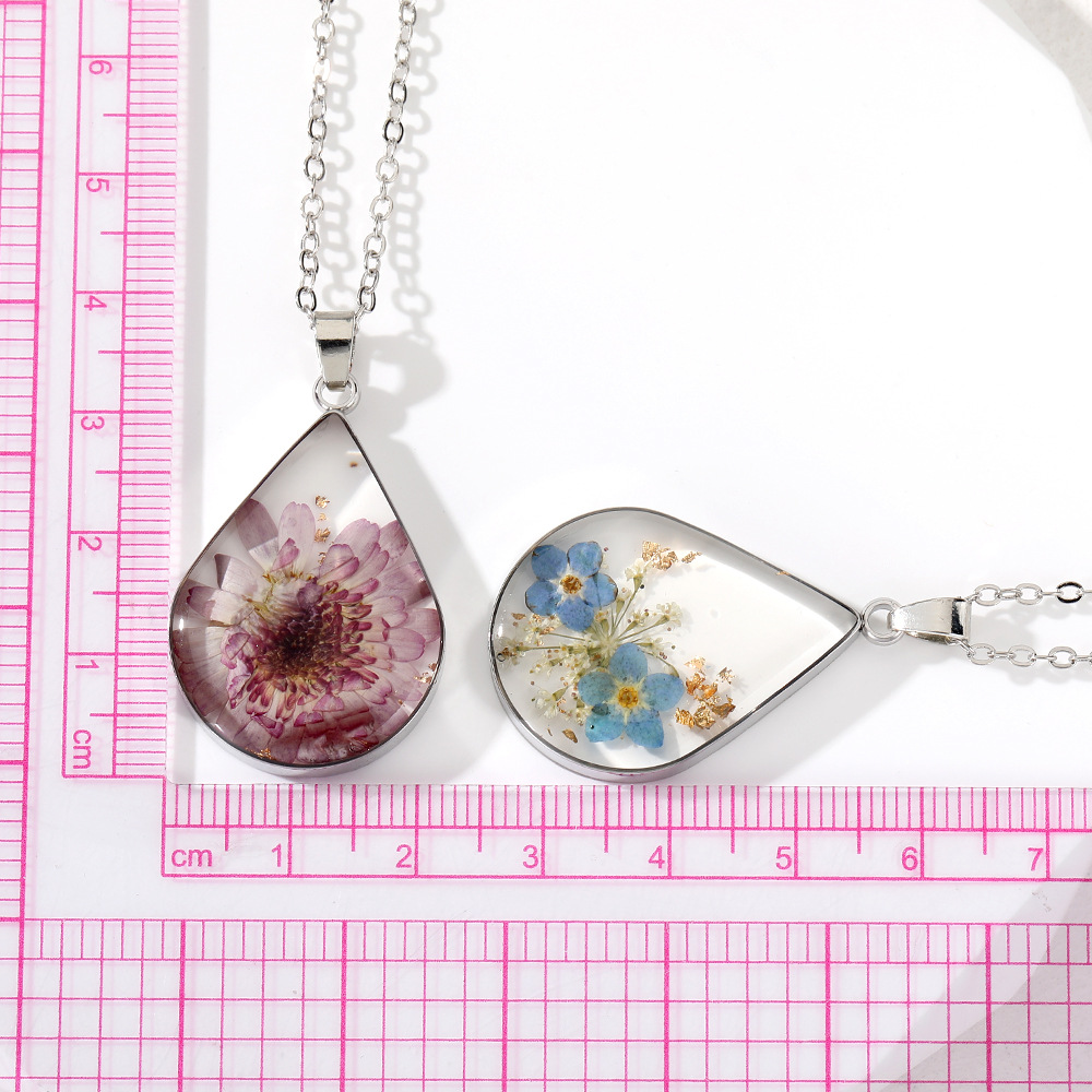European and American fashion drop-shaped colorful dried flower necklace six times profit Daisy transparent epoxy Flower sweater chain jewelry