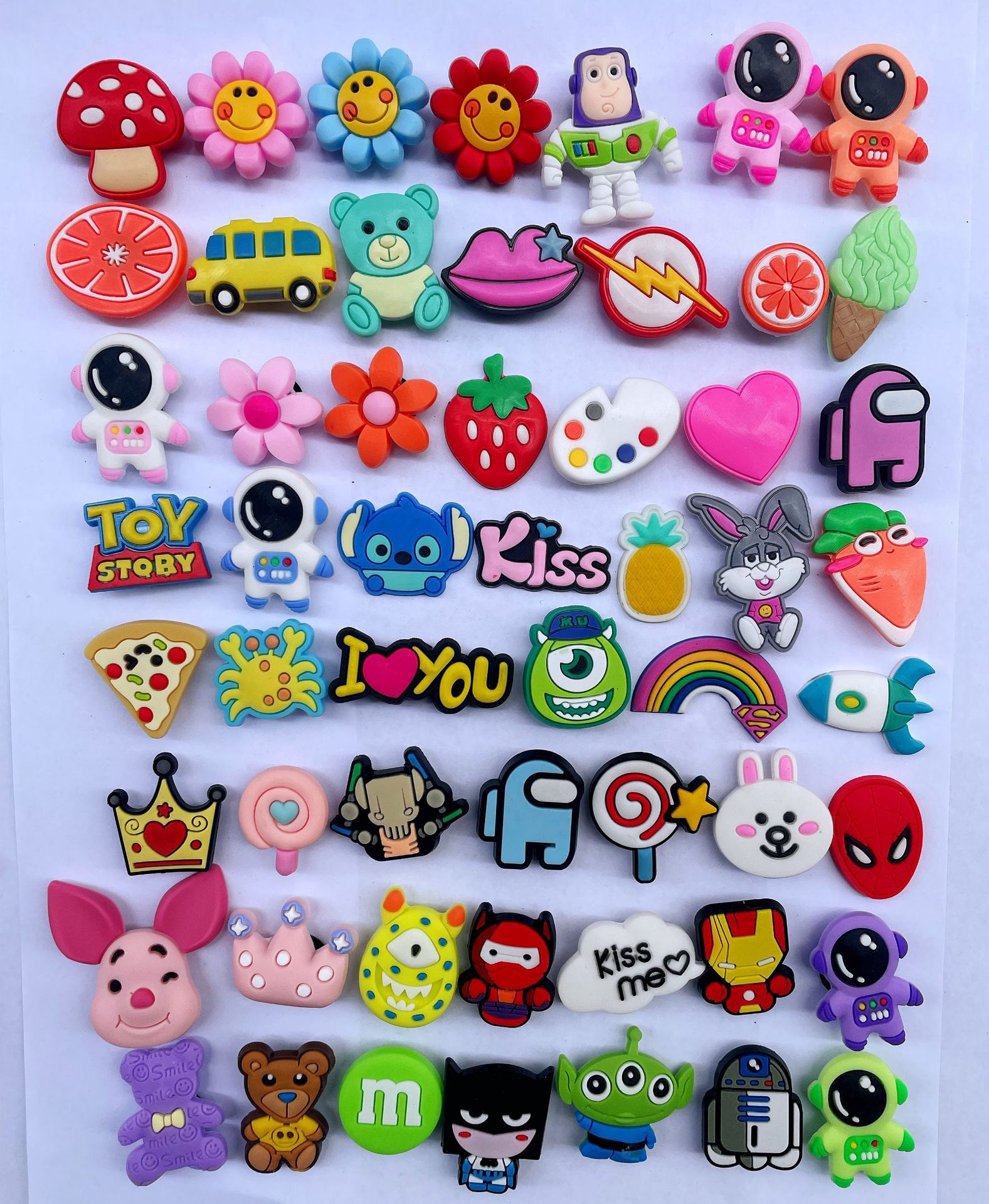 Cross-border hole shoes shoes flower shoes buckle shoes decoration PVC soft rubber diy accessories cute cartoon shoe buckle bottom buckle decoration