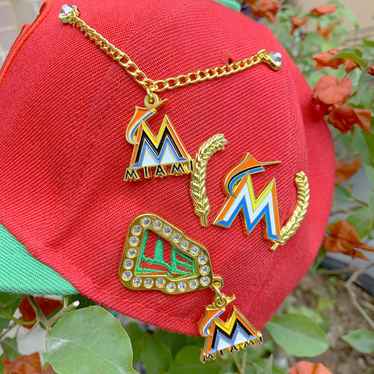 In stock baseball team MLB badge decorative cap chain New Era enamel pin brick badge pendant cap pendant suit