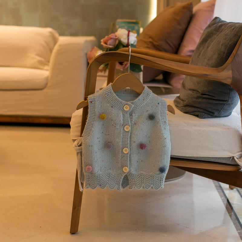 One-piece delivery 2023 Autumn New cute colorful ball vest J590