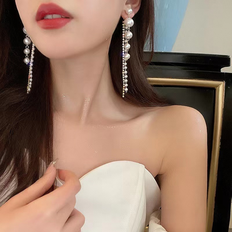 Earrings 2023 new trendy high-end design light luxury temperament cold style romantic tassel pearl earrings for women autumn