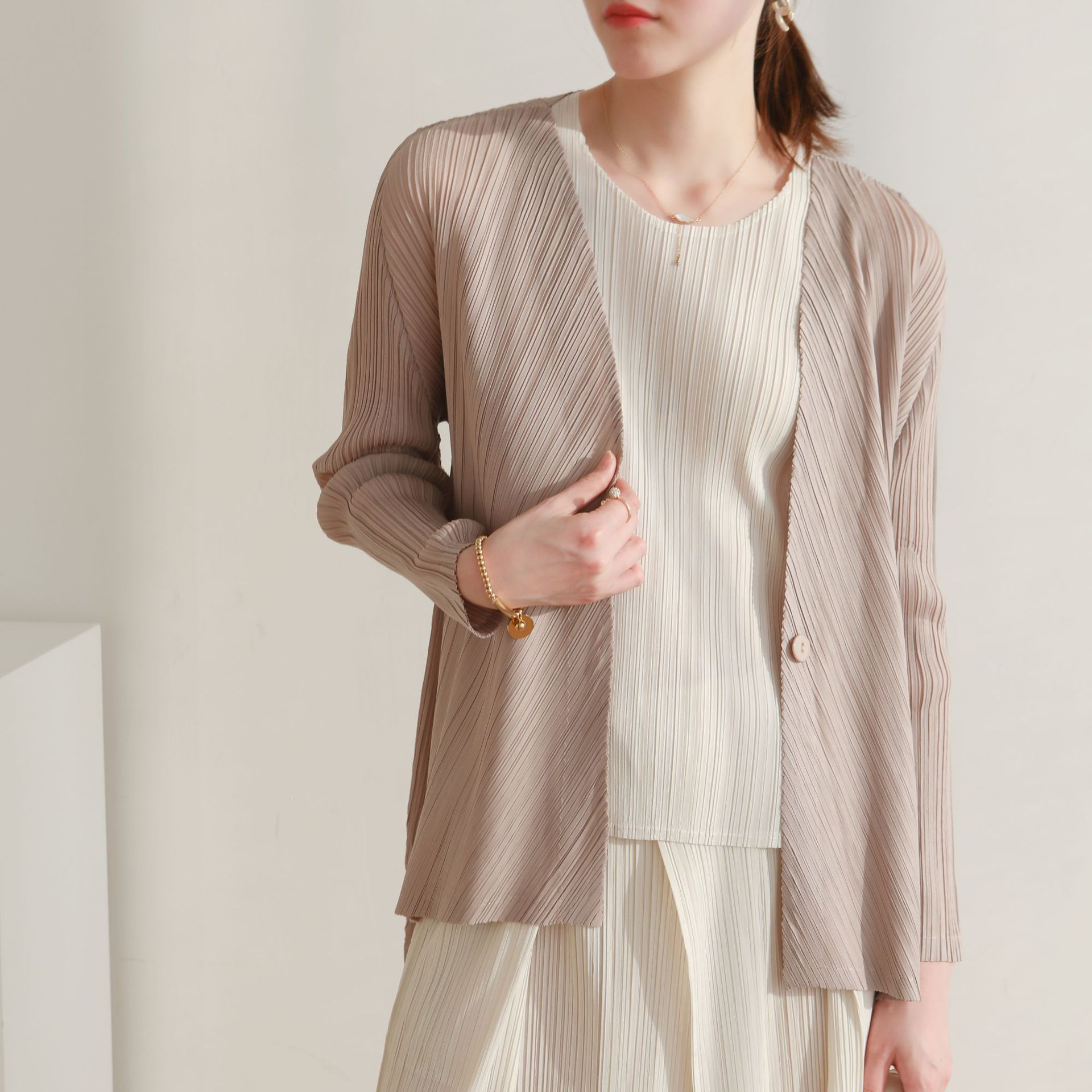 Quality 2024 spring model launched high-end pleated sweet casual and versatile slim fit solid color jacket Pleats