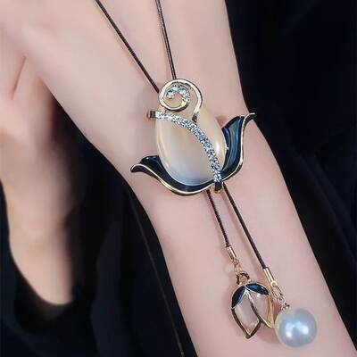 Korean temperament cat's eye Tulip sweater chain foreign style autumn and winter Net Red personality long necklace clothing accessories wholesale