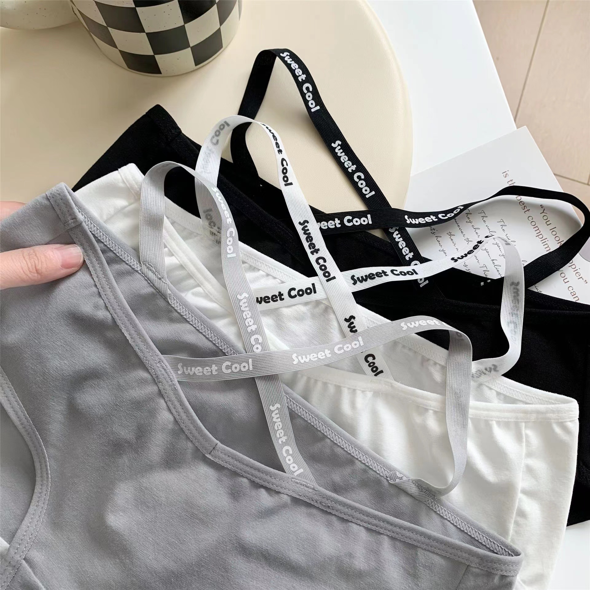 Sports cool girl~Japanese pure cotton underwear for girls, sexy and breathable low-waisted letter cross strap briefs for women