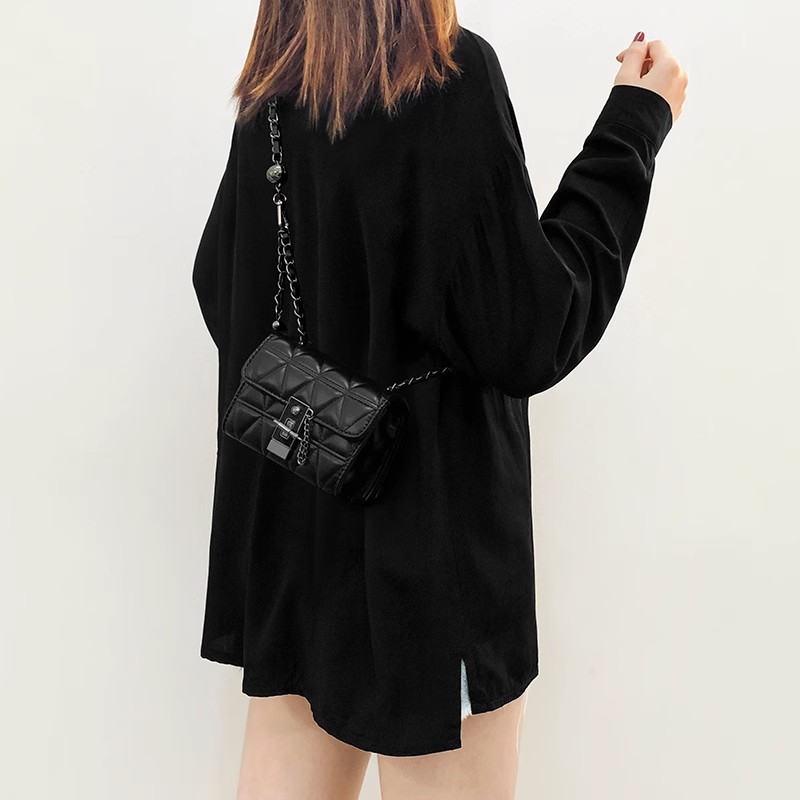 High-end feeling small bag women's summer 2024 new popular small mouth red envelope retro messenger bag mini chain bag