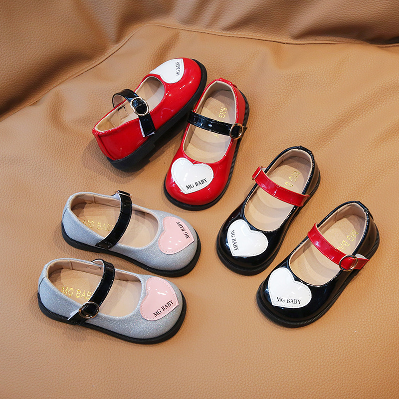 Spring and Autumn 2023 New Korean Style Baby Soft Bottom Love Small Leather Shoes Round Toe Shallow Mouth Small Single Shoes Girls' Princess Shoes