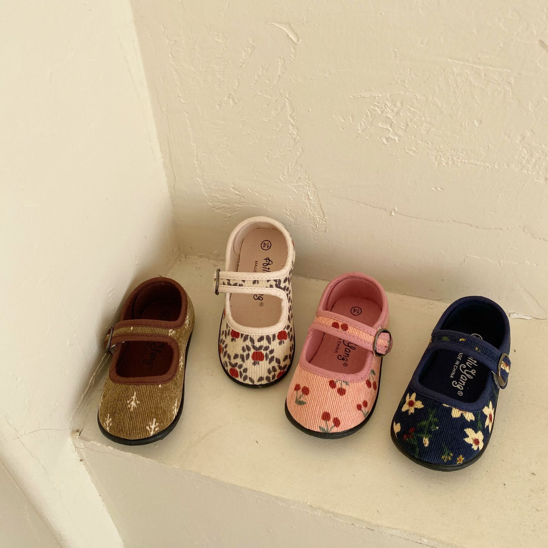 Autumn 2021 New Children's Korean-style Corduroy Floral Shoes for Boys and Girls Velcro Fashionable Kindergarten Soft-soled Shoes