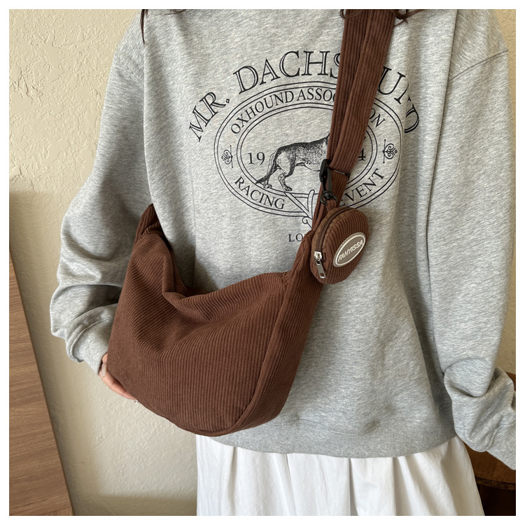 Solid color simple large capacity 2023 autumn and winter New Korean style simple shoulder messenger bag mother bag dumpling bag fashion_voghion.com