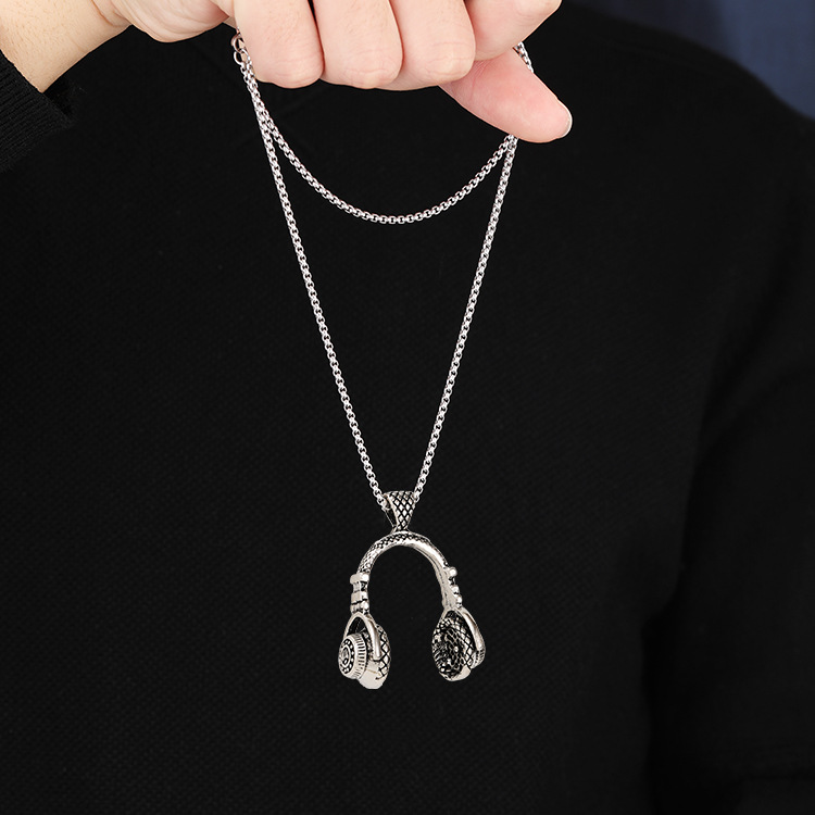 Europe and the United States cross-border explosions rock music headphones pendant necklace jewelry men hip-hop titanium steel long sweater chain wholesale