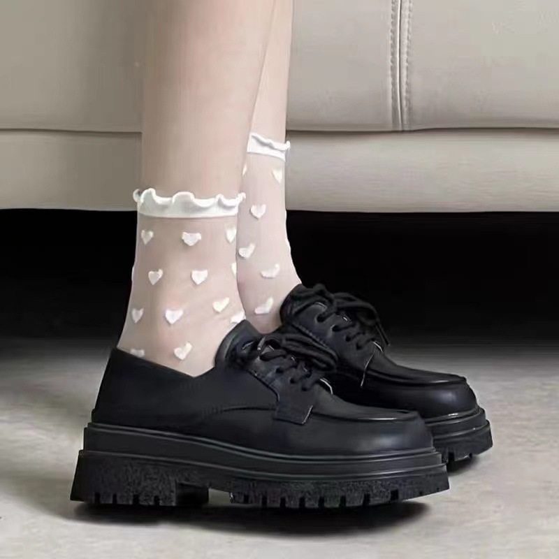 ins Calzini corti in seta di vetro sottile in bianco e nero estivi Calzini di media lunghezza da donna ins Calzini traspiranti alla moda con orecchie in legno di celebrità di Internet_voghion.com