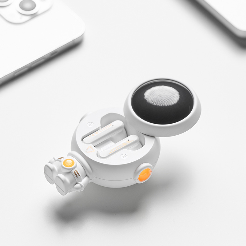 Hot sale Y04 spaceman Real Wireless Bluetooth headset high-value new cute wireless headset for men and women