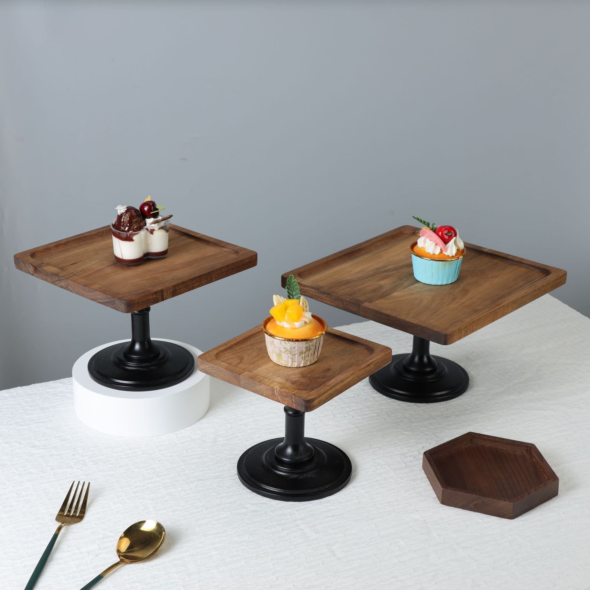 Vintage Solid Wood Square Cake Rack Ornaments Display Rack Home Wedding Afternoon Tea Dessert Table High Tray