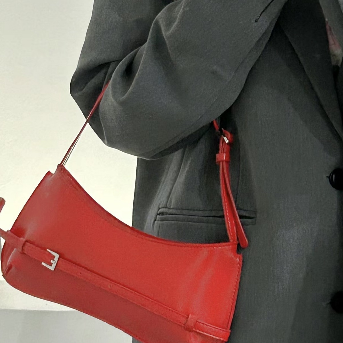 French Niche Bag 2024 New Fashion Shoulder Bag Retro Baguette Bag High-end Armpit Bag Red Wedding Bag