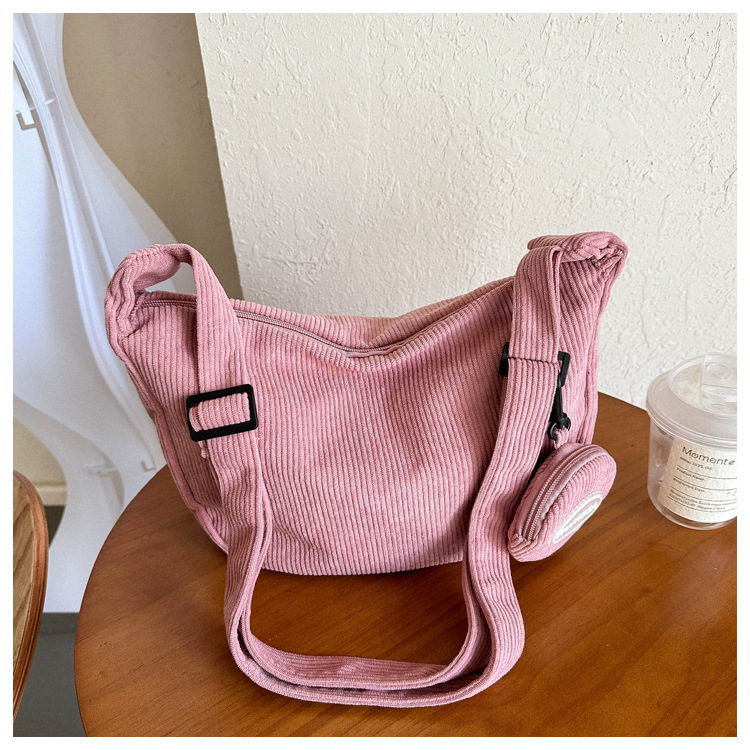 Solid color simple large capacity 2023 autumn and winter New Korean style simple shoulder messenger bag mother bag dumpling bag fashion_voghion.com