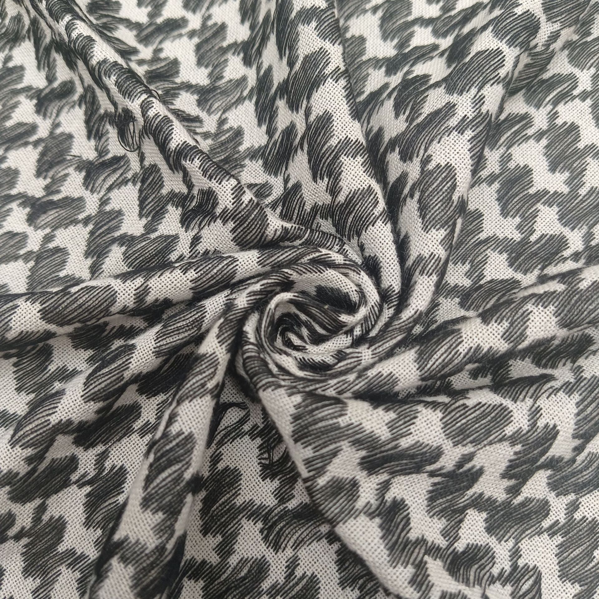 Palestinian scarf black and white jacquard square scarf Men's Middle East Saudi Arabia headscarf cross-border hot sale manufacturers batch