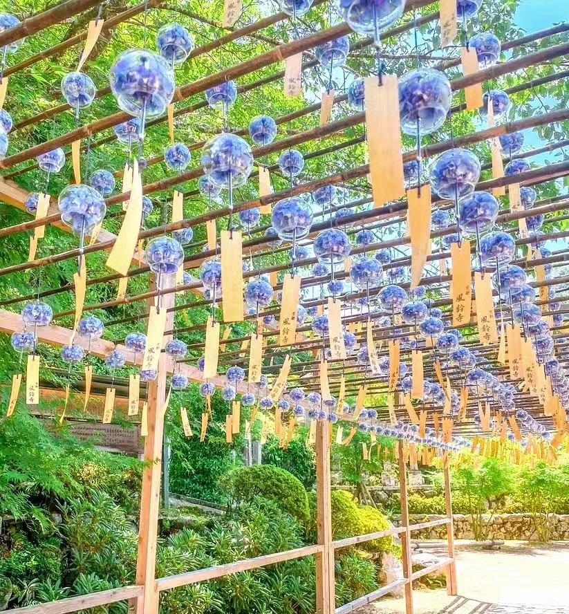 Flower wind chimes Japanese style glass outdoor waterproof card celebration artificial flower glass cover ornaments decoration scenic spot gift