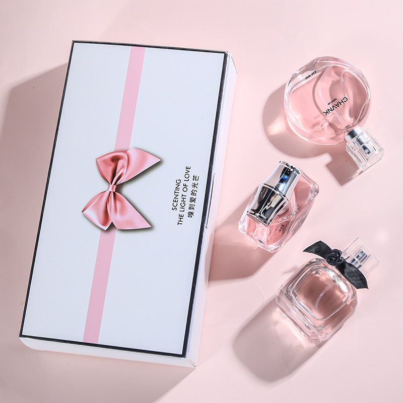 Xiaocheng Yixiang brand heart gift box women's perfume suit long-lasting light fragrance TikTok hot Vietnam perfume wholesale