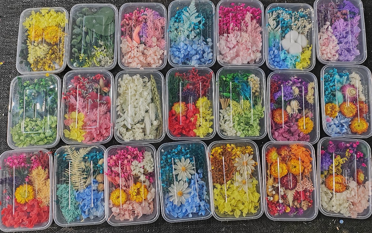 Factory Direct sales all kinds of diy lunch box material package photo frame fan and other random flower box crafts flower ornaments